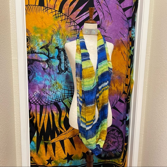 🌈 Lovely colorful scarf - Picture 3 of 5